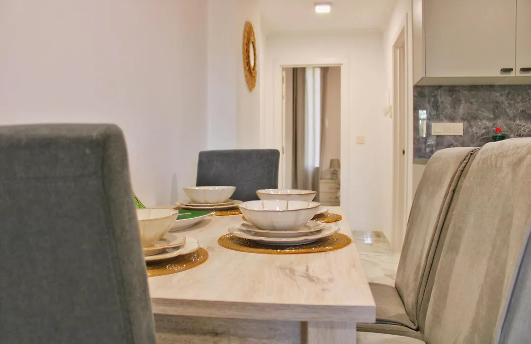 Calpe apartamento nuevo primera línea playa y piscina wifi-1