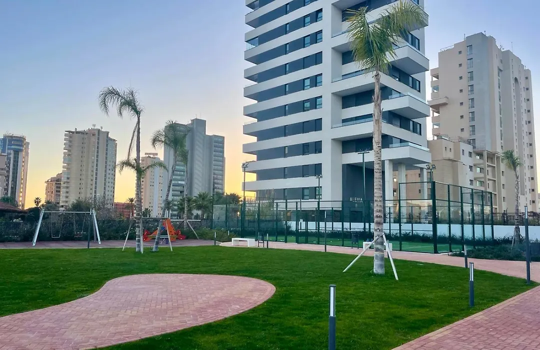 Modern 3-Bedroom With Padel And Pool Access-1