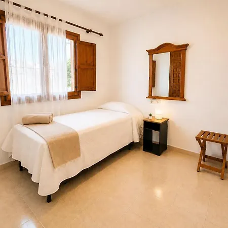 Apartamento con jardín, piscina y parking-2