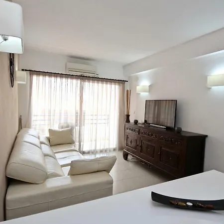3- Bedroom Apartment In The Centre Of Calpe With Nice Living Room, 1 Bathroom.-2