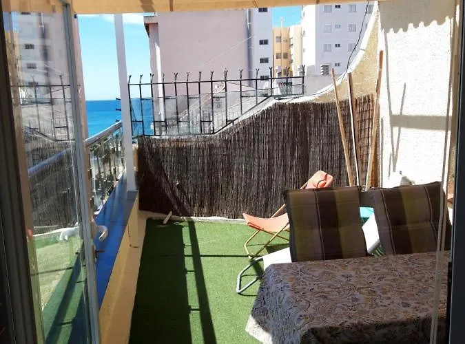 Apartamento Ático centrico, 50m de la playa, vista al mar, wifi fibra, gran terraza Calpe