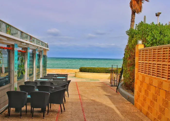 Calpe apartamento nuevo primera línea playa y piscina wifi