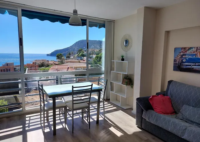 Apartamento Vistas al mar. Junto a la playa. Garaje y piscina. Calpe
