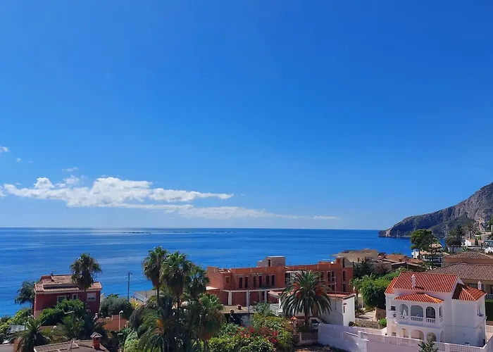 Apartamento Vistas al mar. Junto a la playa. Garaje y piscina. Calpe