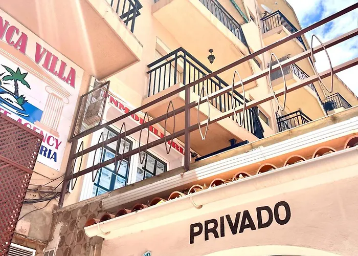 Natalie Calpe Sun 100M To The Beach Center