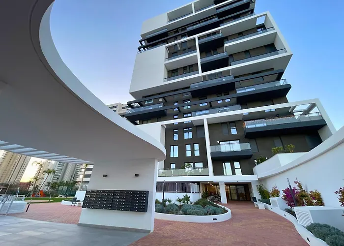 Modern 3-Bedroom With Padel And Pool Access Calpe