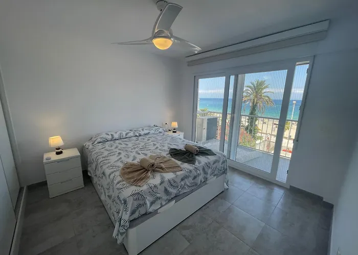 Medi Playa Primera Linea Con Piscina Calpe