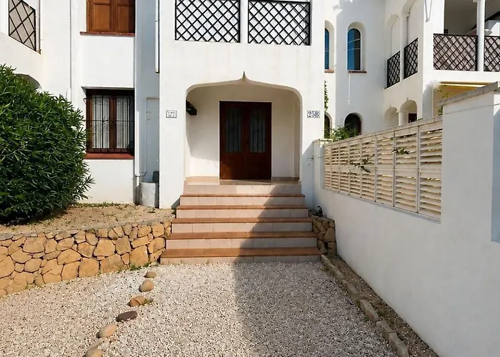 Apartamento con jardín, piscina y parking Calpe