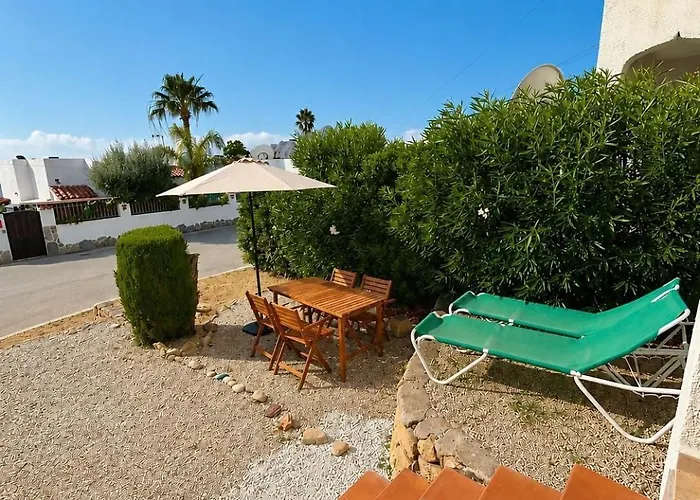 Apartamento con jardín, piscina y parking Calpe
