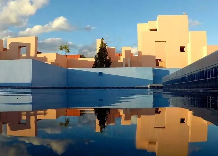La Muralla Roja Calpe
